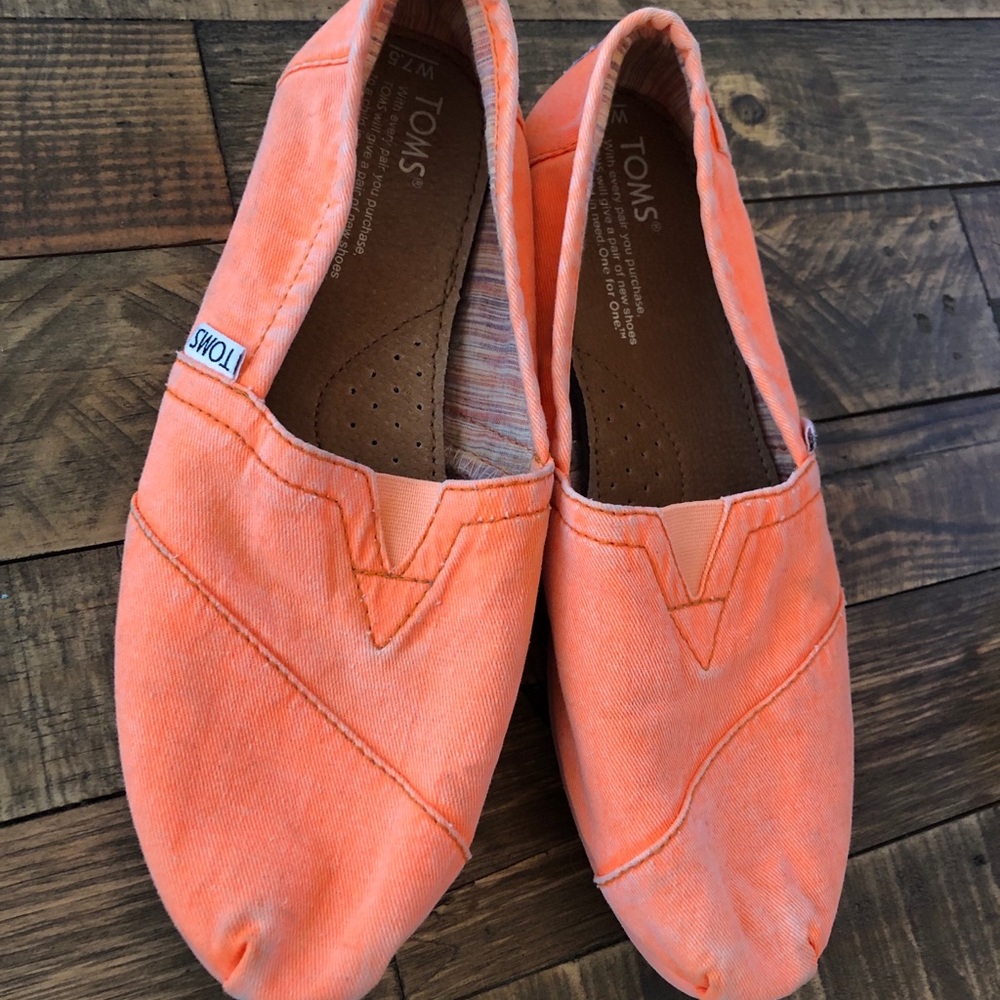 Toms